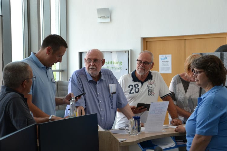 Fragen, Anregungen und auch Kritik - die Mitarbeiterinnen und Mitarbeiter von Stadtwerken und Regionalwerken waren gerne ansprechbar. Fragen, Anregungen und auch Kritik - die Mitarbeiterinnen und Mitarbeiter von Stadtwerken und Regionalwerken waren gerne ansprechbar. "