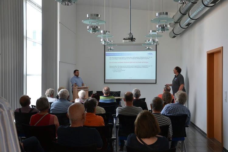 Über die Einspeisung von Sonnenstrom ins Ortsnetz informierten die Regionalwerke in einem Vortrag. Über die Einspeisung von Sonnenstrom ins Ortsnetz informierten die Regionalwerke in einem Vortrag. "